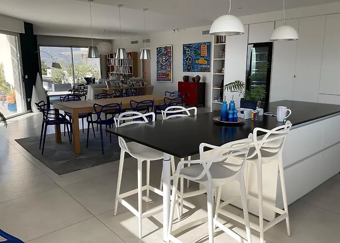 Suite Maritime: Seaside Terrace with Private Parking