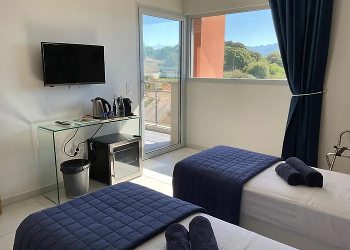 Suite Maritime: Seaside Terrace with Private Parking
